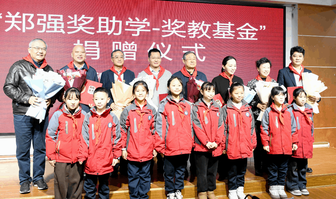 “网红教授”郑强重回贵州<strong></p>
<p>比特币工厂</strong>，“郑强奖助学-奖教基金”已获捐赠416万余元