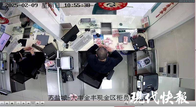 女子把17万元现金藏床底多年<strong></p>
<p>和讯期货</strong>，发霉粘在了一起