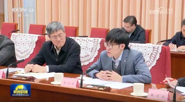 揭秘！DeepSeek创始人梁文锋实习时就被任命为部门经理<strong></p>
<p>和讯期货</strong>，月薪16000元