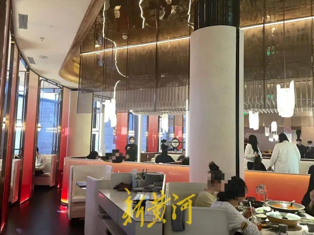 “张兰封号”风波后的麻六记：线下门店直播意外爆火<strong></p>
<p>和讯期货</strong>，济南店直播间当日点赞超1665万