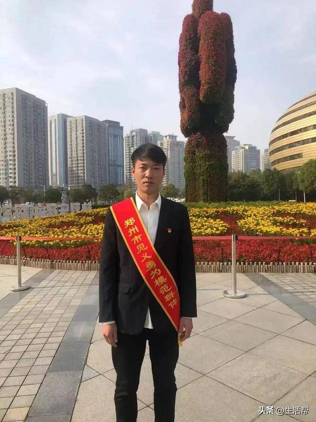 病危<strong></p>
<p>期货交易</strong>！郑州暴雨中劈车勇救祖孙3人的“菜刀哥”因突发疾病进ICU抢救