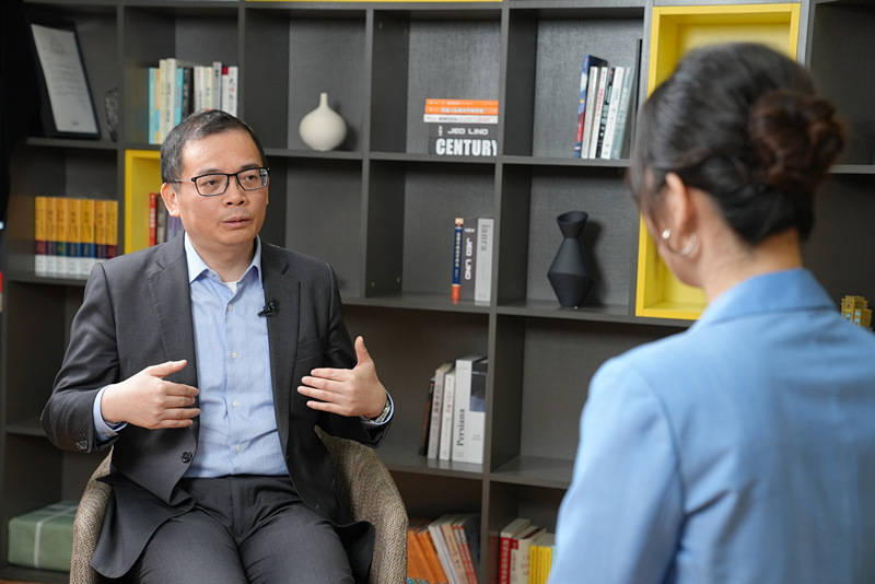 陆挺：1.7亿农村老人月均养老金200多<strong></p>
<p>怎么买原油期货</strong>，农民的社保没跟上国家经济发展