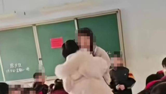 山西一老师把学生牙打掉<strong></p>
<p>怎么买原油期货</strong>，家人冲进教室讨说法？官方回应