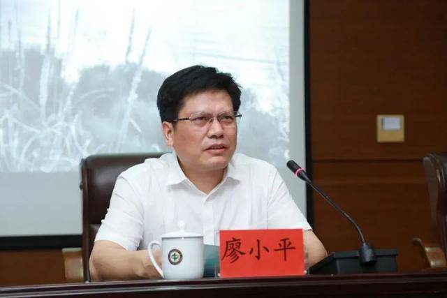 曾“搭班子”的大学党委书记、校长<strong></p>
<p>今日国际原油价</strong>，双双被查！