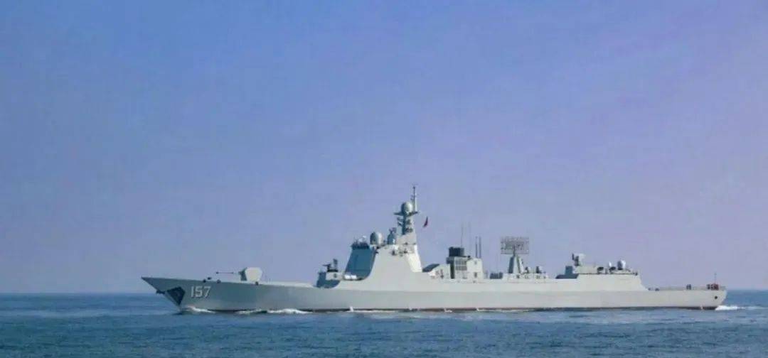 两岸军舰再次对峙<strong></p>
<p>原油业</strong>，台军挑衅遭解放军驳斥，052D卸下主炮炮衣亮剑，台舰艇灰溜溜撤离，岛内“绿媒”气得跳脚