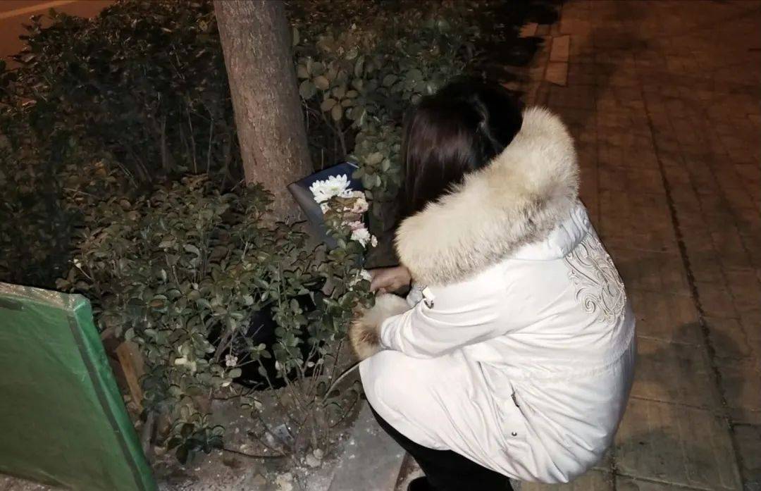 研三女生烧炭自杀！疑因数据被导师给别人<strong></p>
<p>原油业</strong>，毕业无望……87岁爷爷得知噩耗后突发脑溢血