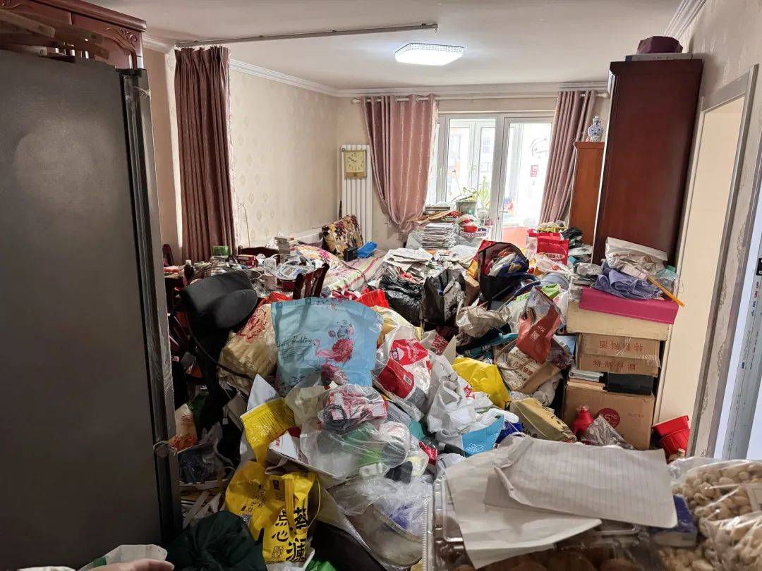 退休金超9000<strong></p>
<p>硅原油</strong>，91岁老人家中却“垃圾成山”！原因心酸
