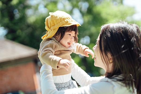 夫妻收养弃婴3年办不了领养证<strong></p>
<p>硅原油</strong>，不能任由孩子成“黑户”
