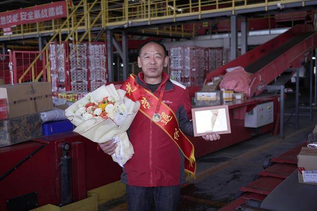 5390元！京东快递分拣员首笔养老金到账<strong></p>
<p>原油市场分析</strong>，北漂20年在北京退休