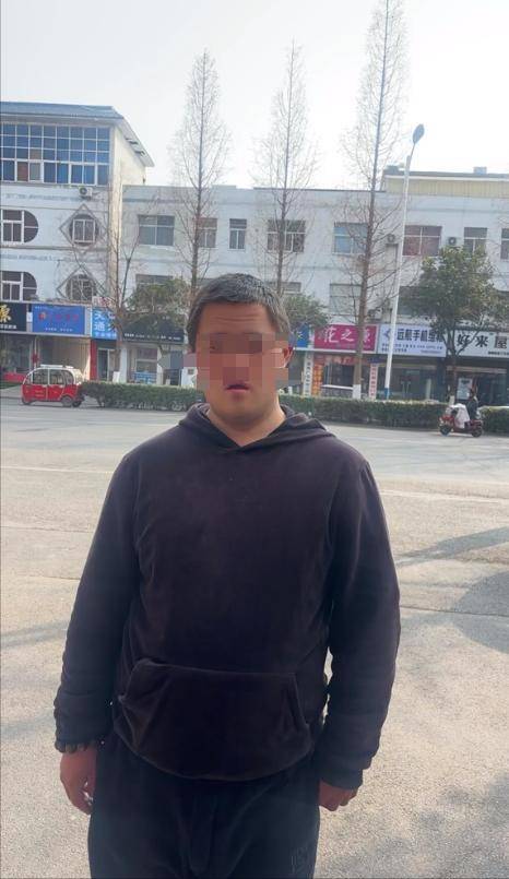 山东一单亲妈妈直播间阻止网友辱骂“唐宝”少年遭上门殴打<strong></p>
<p>原油操作策略</strong>，警方：已受理案件，正调查