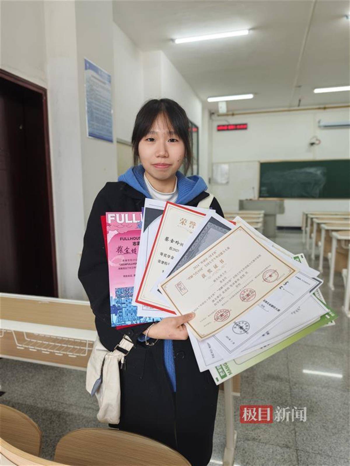 大二女生打三份工<strong></p>
<p>原油操作策略</strong>，攒5万元游历20多个城市