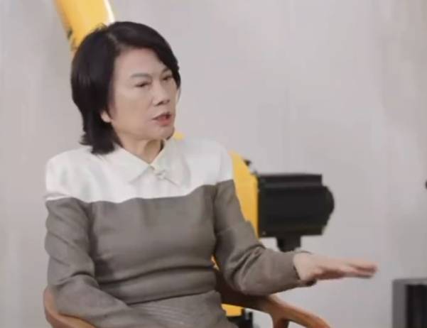 董明珠再炮轰“挖人才”是小偷行为<strong></p>
<p>原油操作策略</strong>，业绩被美的小米远远甩在身后