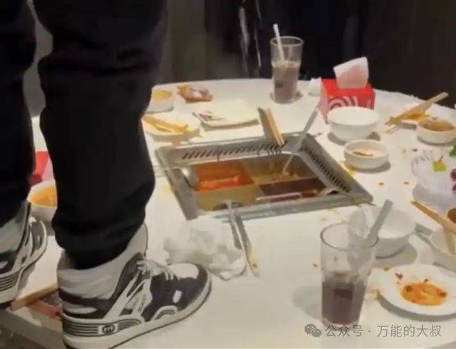 “魔童尿海”大反转<strong></p>
<p>草原油画图片</strong>！海底捞被抵制错在太“滥情”