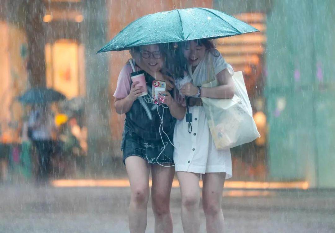 冰雹+强雷雨<strong></p>
<p>草原油画图片</strong>！广州两区刚刚发布预警！上班要注意→