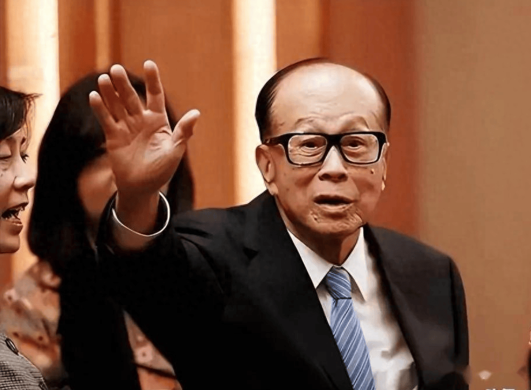 李嘉诚港口交易引发中美争锋<strong></p>
<p>原油产业链</strong>，特朗普指示夺巴拿马运河，关键时刻中方发声！