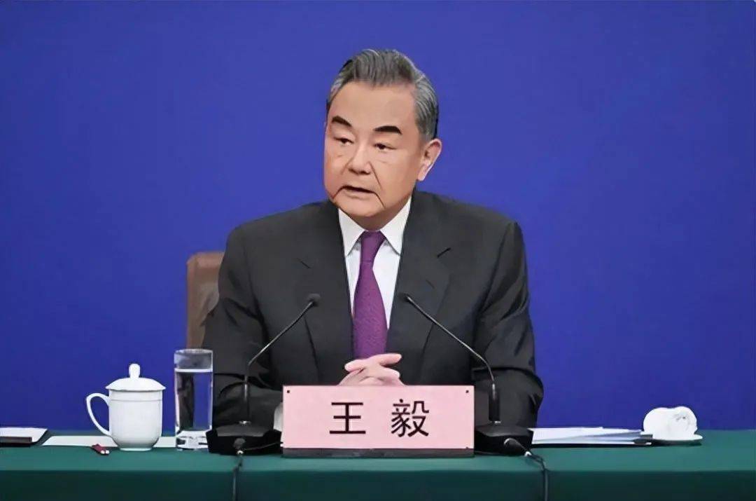 王毅再定台湾地位<strong></p>
<p>原油产业链</strong>，台当局激烈反击三招，解放军八字法则展示决心