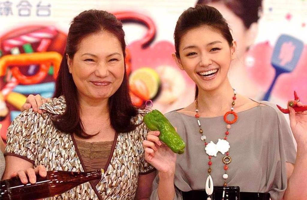 S妈分享AI大S视频 表示：<strong></p>
<p>美原油指数</strong>我女儿回来了