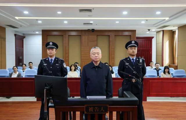 曾任“湄公河惨案”专案组组长的刘跃进受审：被控受贿1.21亿余元<strong></p>
<p>美国原油负值</strong>，受贿时间跨度近30年