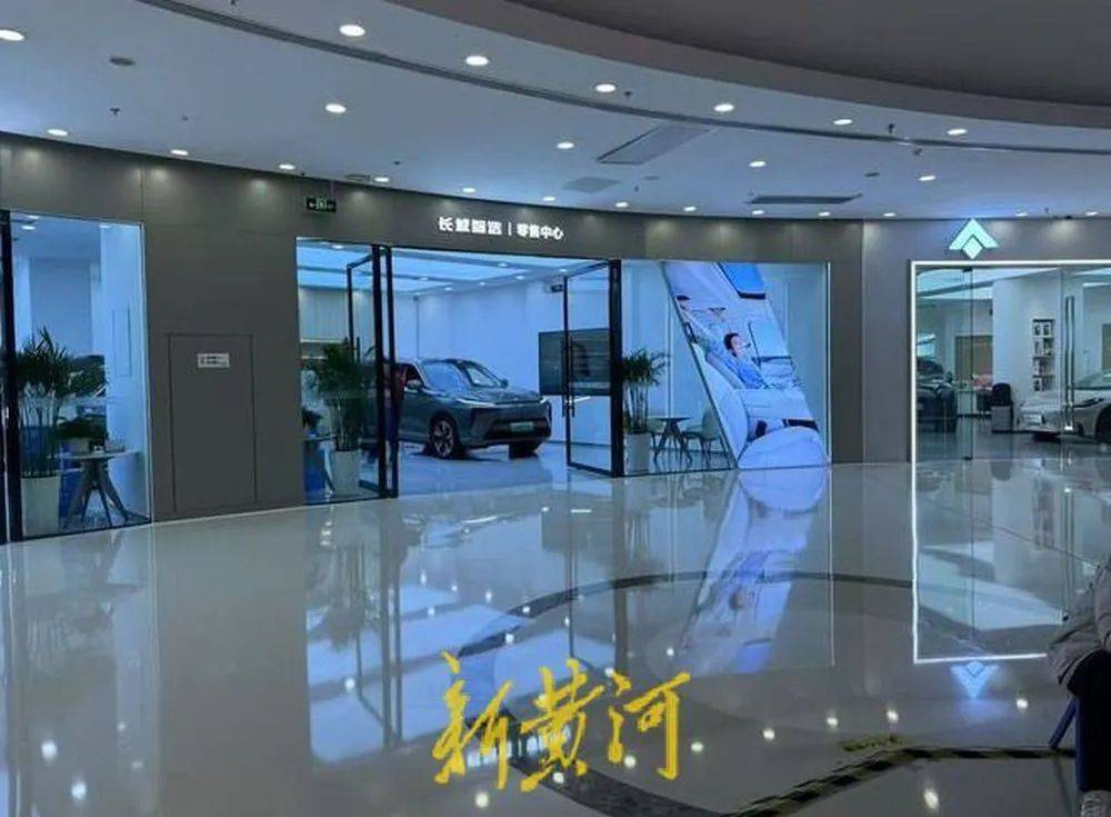 “我们跑高速去试驾都在车上睡”<strong></p>
<p>原油期货开通</strong>，车企销售人员极力宣传智驾系统的强大功能，淡化风险