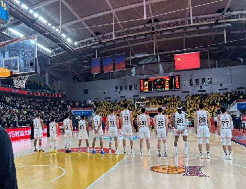 杜锋带13人出征上海！4外援+23兄弟<strong></p>
<p>入原油</strong>，贝贝获重用