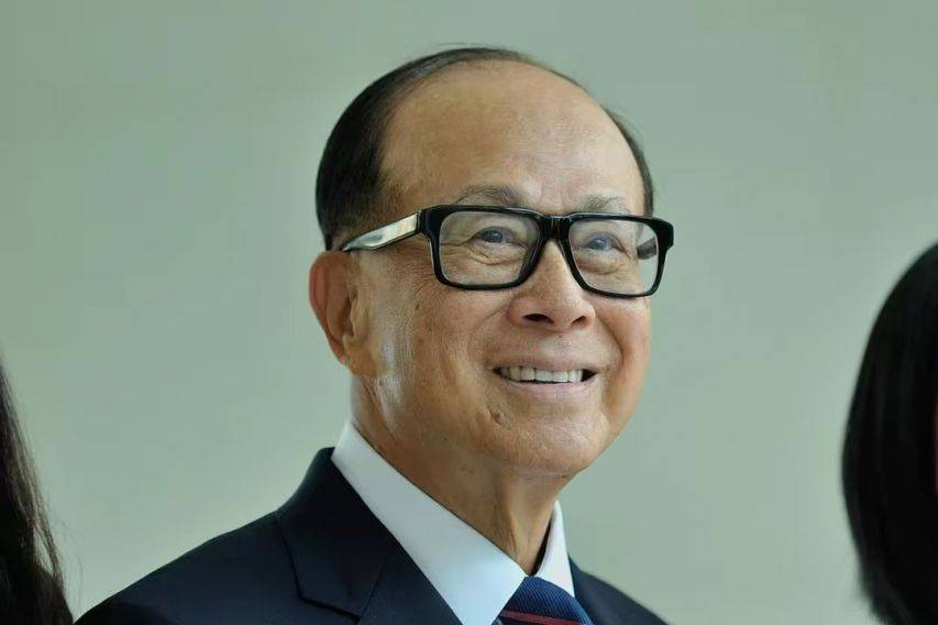 “求饶”晚了！最后一小时被无限期冻结<strong></p>
<p>嘉盛原油</strong>，李嘉诚搬起石头砸自己的脚