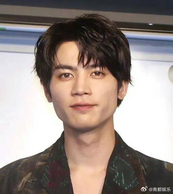 热搜第一<strong></p>
<p>嘉盛原油</strong>！24岁男演员不幸去世