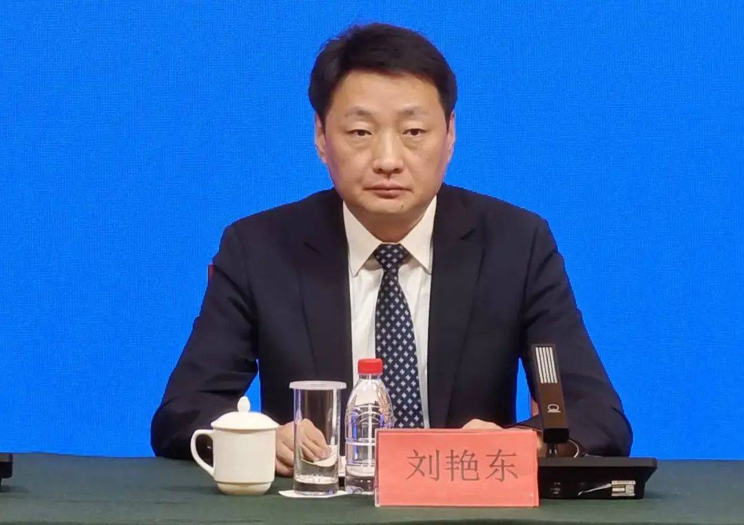 刘艳东<strong></p>
<p>论原油</strong>，官宣落马