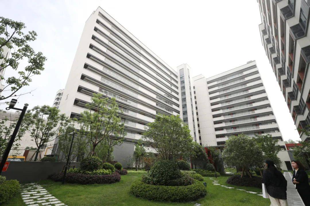 一二线城市房租普降<strong></p>
<p>论原油</strong>，房东主动降200留我