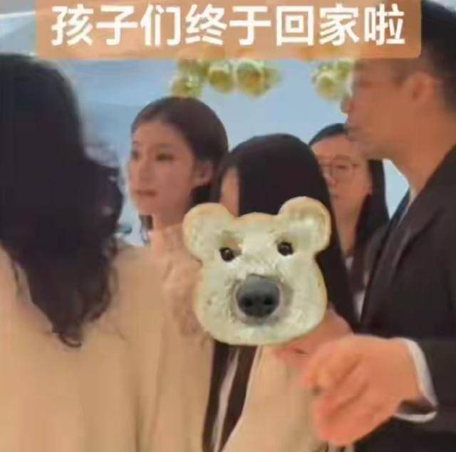 大S儿女回北京<strong></p>
<p>论原油</strong>，张兰拉着小玥儿逛街，网友夸汪小菲好帅
