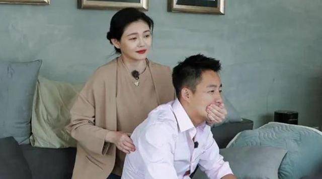 大S儿女回北京<strong></p>
<p>论原油</strong>，张兰拉着小玥儿逛街，网友夸汪小菲好帅