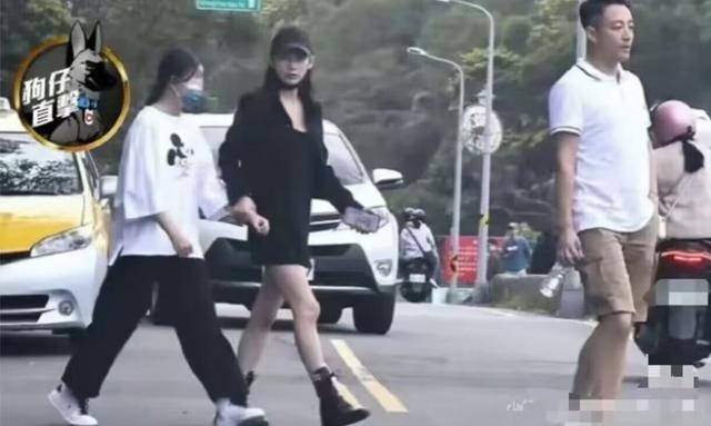 大S儿女回北京<strong></p>
<p>论原油</strong>，张兰拉着小玥儿逛街，网友夸汪小菲好帅