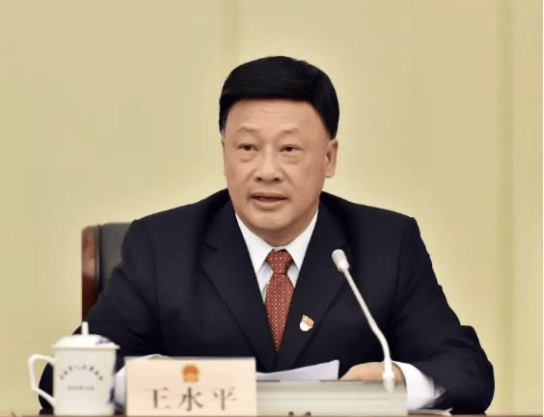 王水平<strong></p>
<p>论原油</strong>，主动向组织交代问题