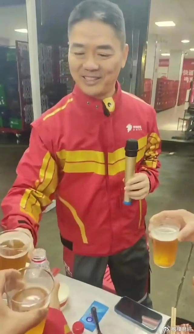 刘强东吃了一顿“价值上亿”的火锅之后<strong></p>
<p>今天原油行情</strong>，京东外卖崩了