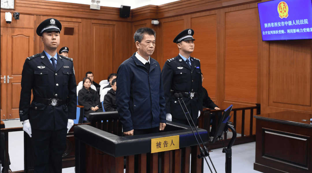 副部级郑洪<strong></p>
<p>原油与期货公司</strong>，多次违规组织公款宴请，安排酒店制作菜品送到其家中