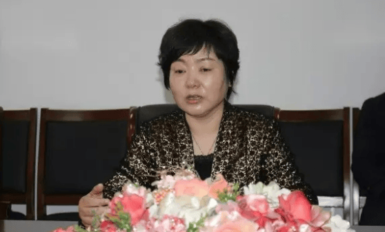田淑敏<strong></p>
<p>原油期货软件</strong>，欺上瞒下