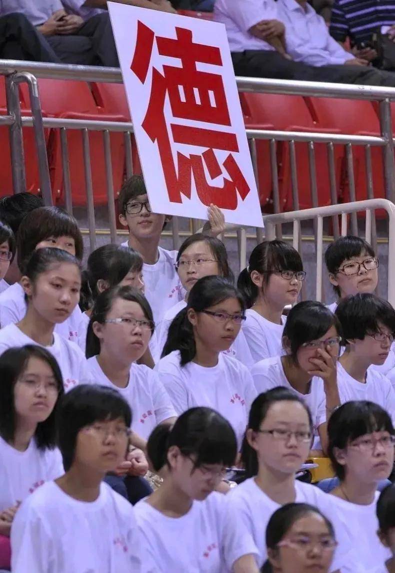 金融学生成了医学博士<strong></p>
<p>原油期货软件</strong>，协和“4+4规培”究竟是怎么回事？