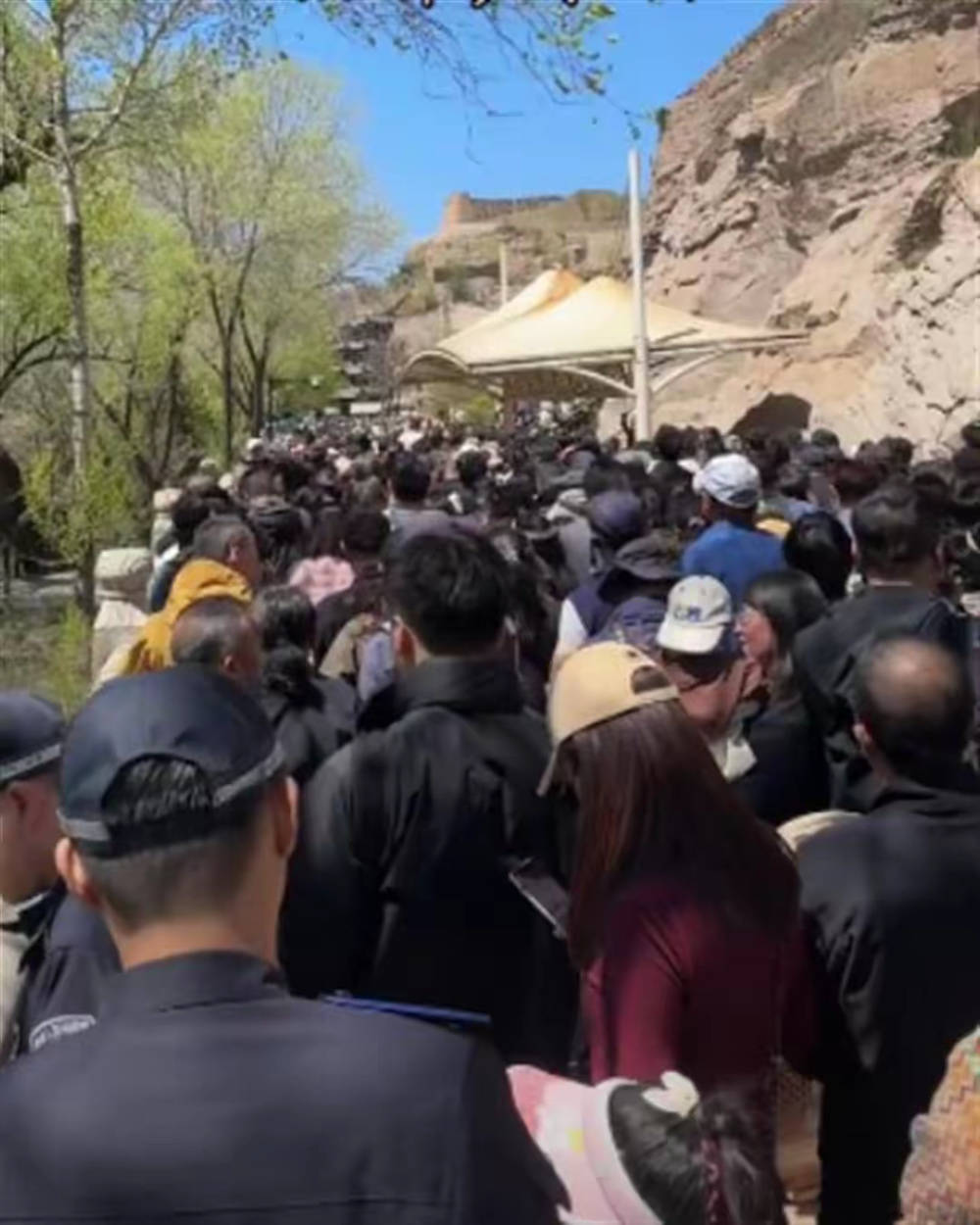 张信哲在山西大同演唱会上称约不到景区门票<strong></p>
<p>山原油</strong>，当地文旅回应
