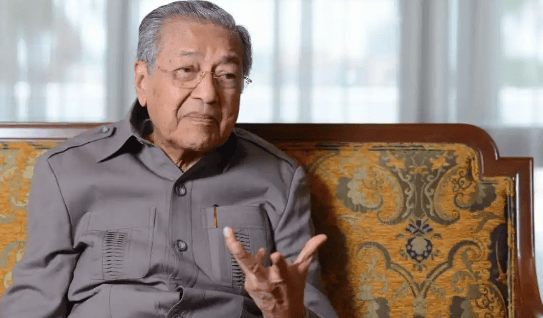 马来西亚前总理语出惊人<strong></p>
<p>中原油田局长</strong>，预言关税战大结局，特朗普撑不了多久了