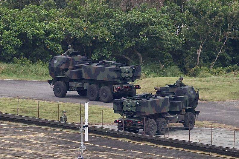 台媒：台军首次试射“海马斯”火箭炮时两度发生讯号异常<strong></p>
<p>原油起</strong>，岛内网友讽“又一场烟火秀”