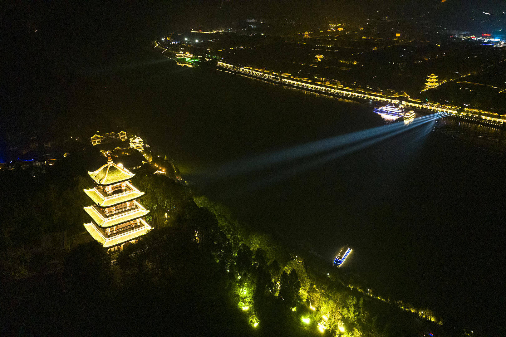 游客投诉在阆中一景区被索要597元上香费 官方：已致歉退款<strong></p>
<p>原油起</strong>，景区停业整顿
