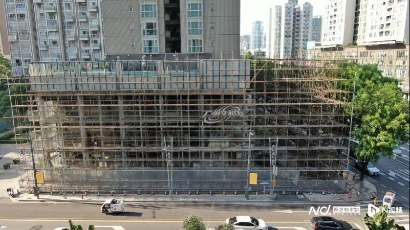 脚手架全包围<strong></p>
<p>原油起</strong>，名噪一时的“广州文和友”进入拆建改造阶段