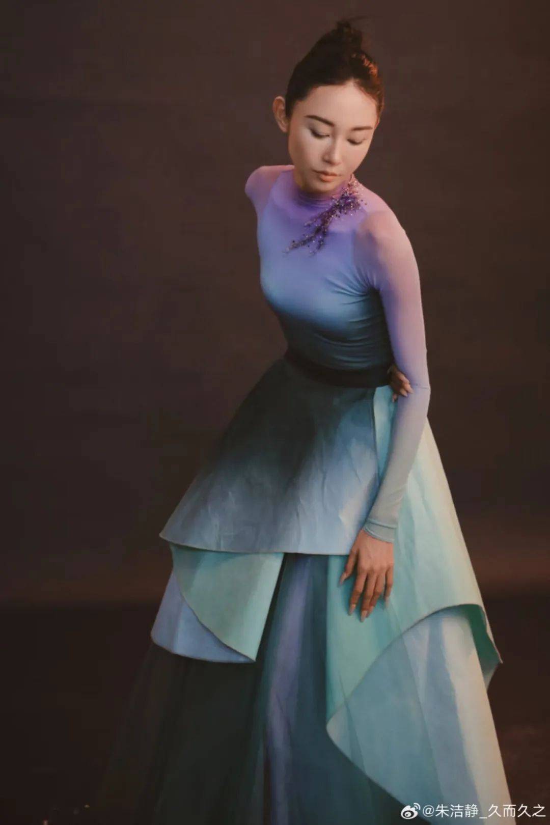 浙江知名女演员<strong></p>
<p>原油起</strong>，重病归来！曾四登春晚，流泪照心疼