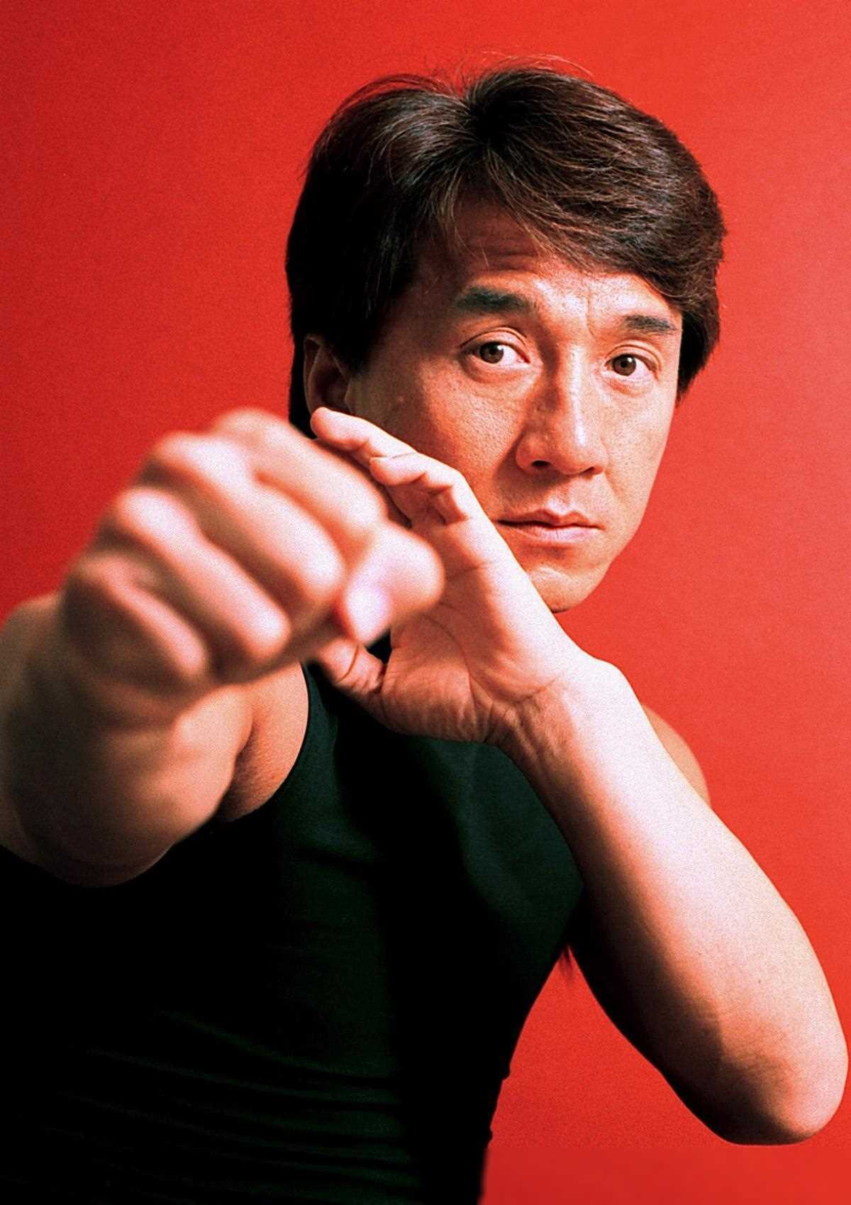 71岁成龙头发花白<strong></p>
<p>黄岛原油</strong>！谢贤交代后事张纪中出了车祸还得养家…慢慢老去的他们让人泪目