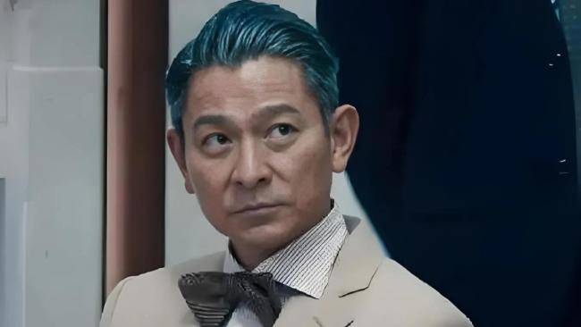 71岁成龙头发花白<strong></p>
<p>黄岛原油</strong>！谢贤交代后事张纪中出了车祸还得养家…慢慢老去的他们让人泪目