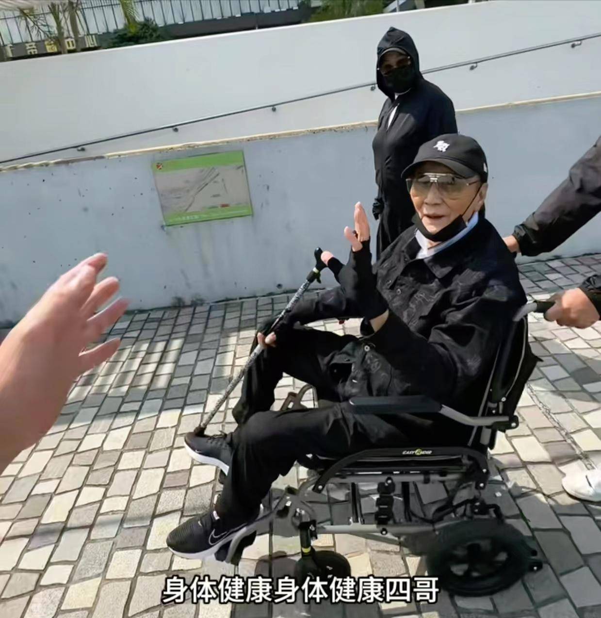 71岁成龙头发花白<strong></p>
<p>黄岛原油</strong>！谢贤交代后事张纪中出了车祸还得养家…慢慢老去的他们让人泪目