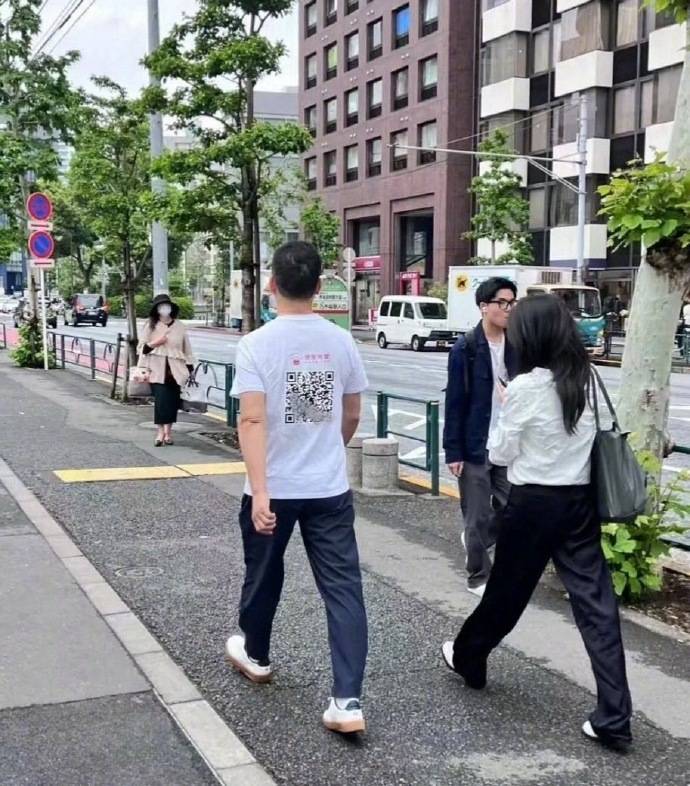 刘强东穿39元T恤逛街<strong></p>
<p>黄岛原油</strong>，章泽天穿200块防晒衫，新贵们可没那么“老钱”！