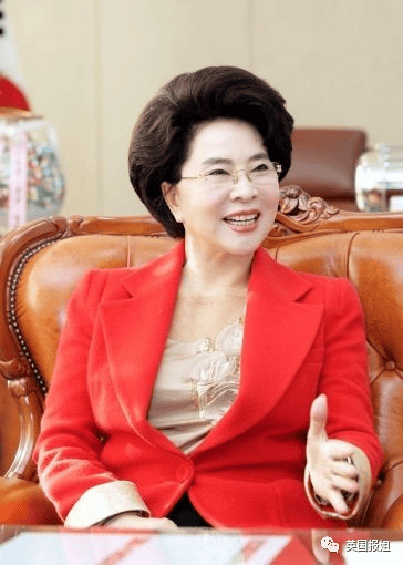 韩国93岁女校长因冻龄走红<strong></p>
<p>黄岛原油</strong>，一生堪称传奇，网友：看着比我还年轻