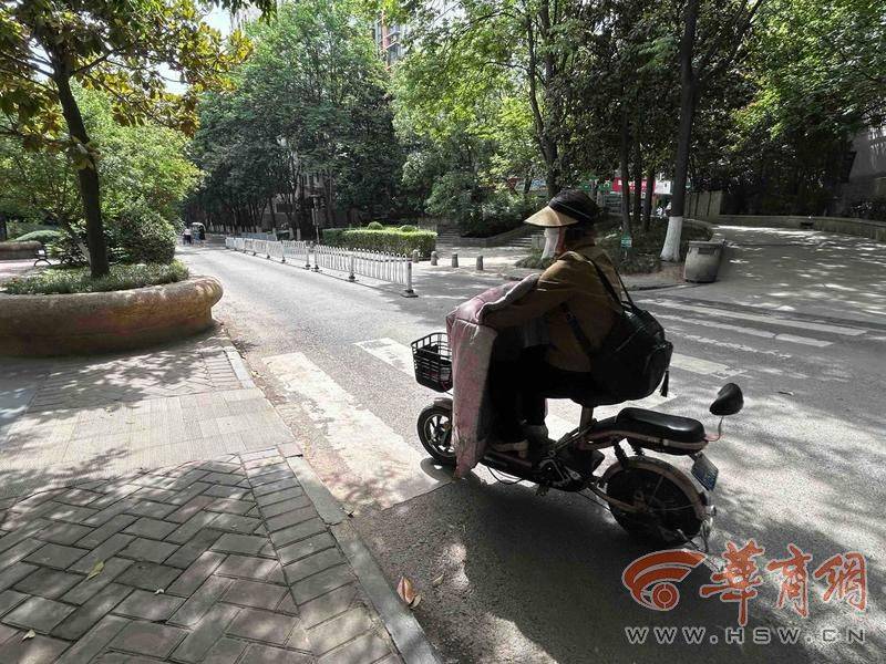 西安14岁初中生骑车回家在小区被撞 孩子说肇事司机下车看<strong></p>
<p>原油每桶价格</strong>了看就离开