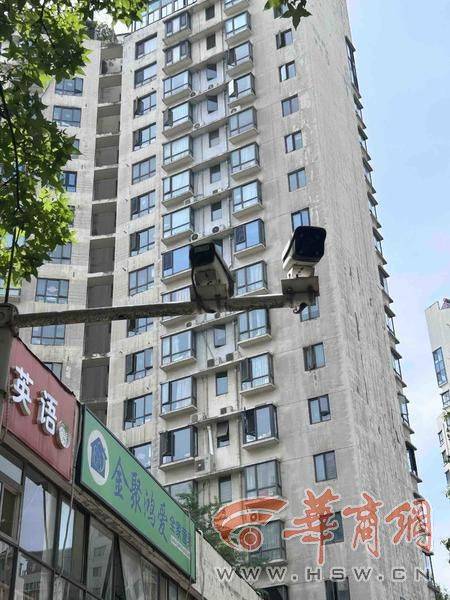 西安14岁初中生骑车回家在小区被撞 孩子说肇事司机下车看<strong></p>
<p>原油每桶价格</strong>了看就离开