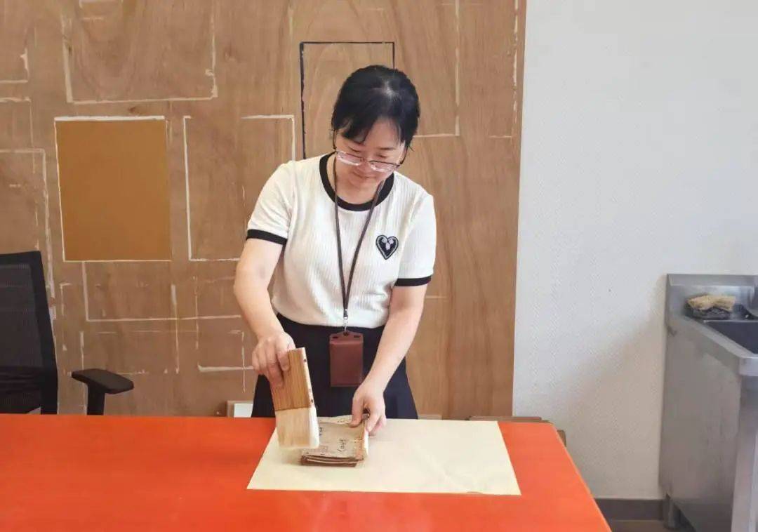 “冷板凳”一坐18年<strong></p>
<p>原油主力合约</strong>！41岁厦门女子：要一直坐下去